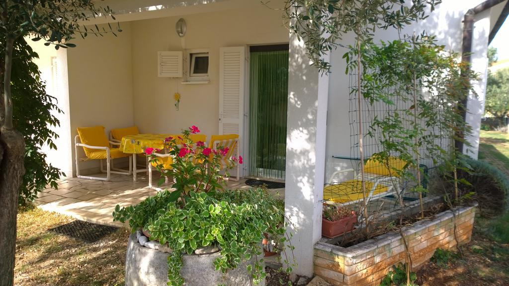 Apartment Free Parking Big Garden Peroj Dış mekan fotoğraf